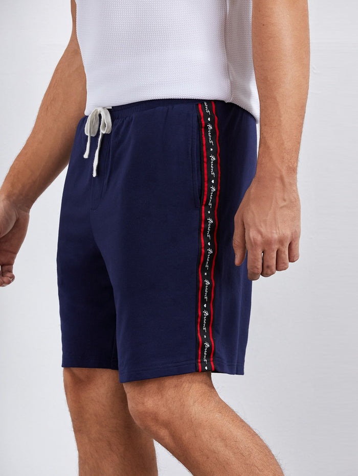 Men Letter Tape Side Drawstring Shorts